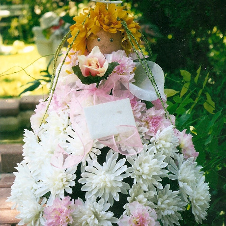 Angel holding a rose arrangment or centerpiece