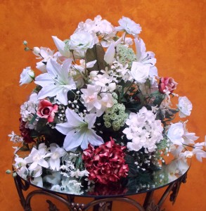 CRANBERRY AND WHITE HYDRANGEA WITH LILYS AND ROSES CENTERPIECE