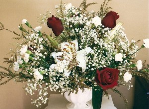ROSES AND LILYS WITH BABY'S BREATH CENTERPIECE