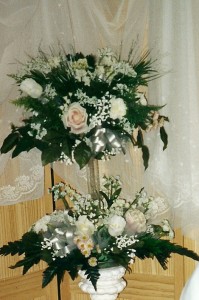 TOPIARY OF ROSES CENTERPIECE