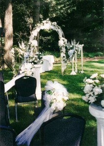 CEREMONY, OUTDOOR  DECORATIONS, COLOMN, ARCH AND PEWS RENTAL 